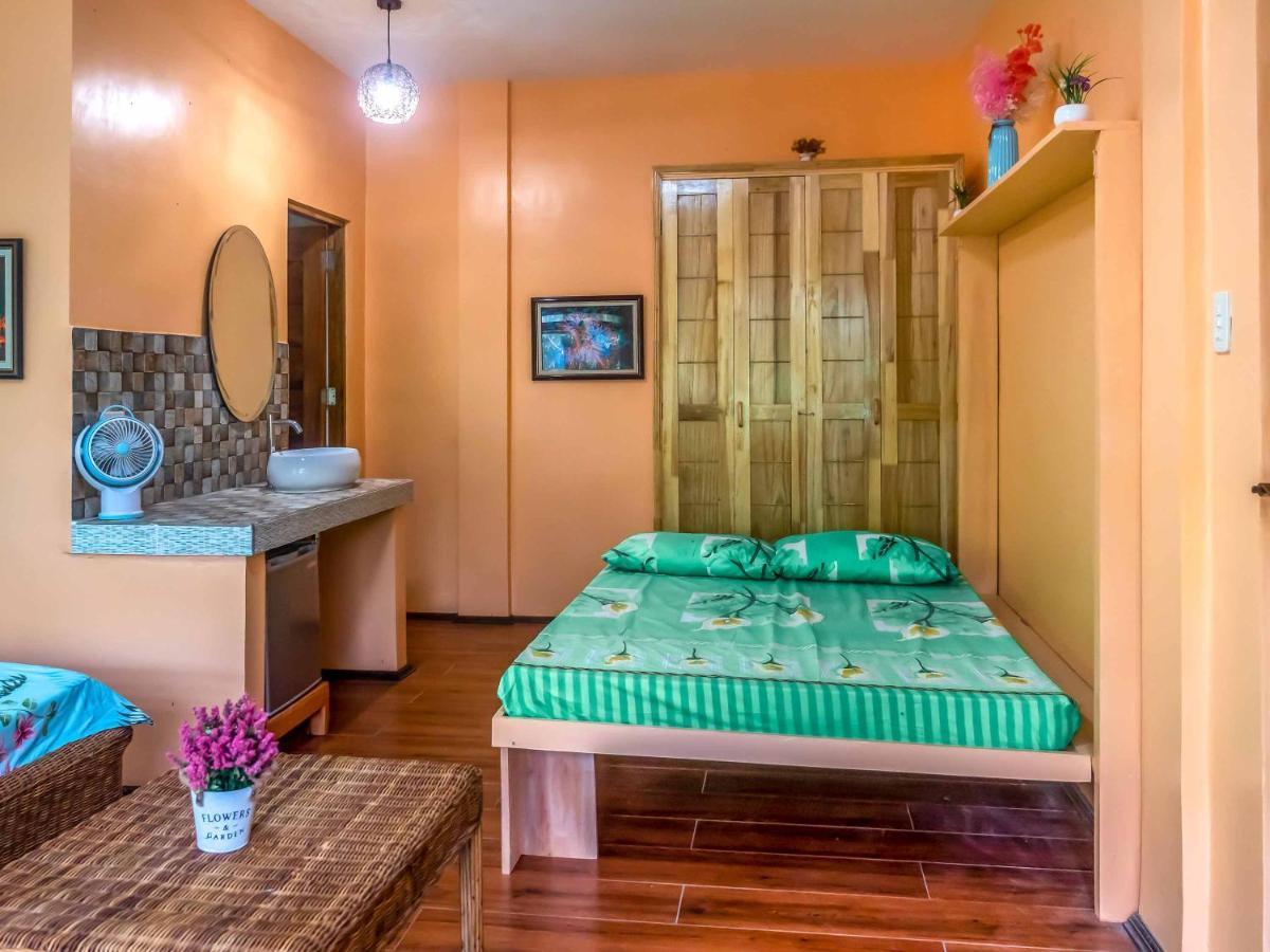 Blue Moon Guesthouse Puerto Princesa Dış mekan fotoğraf